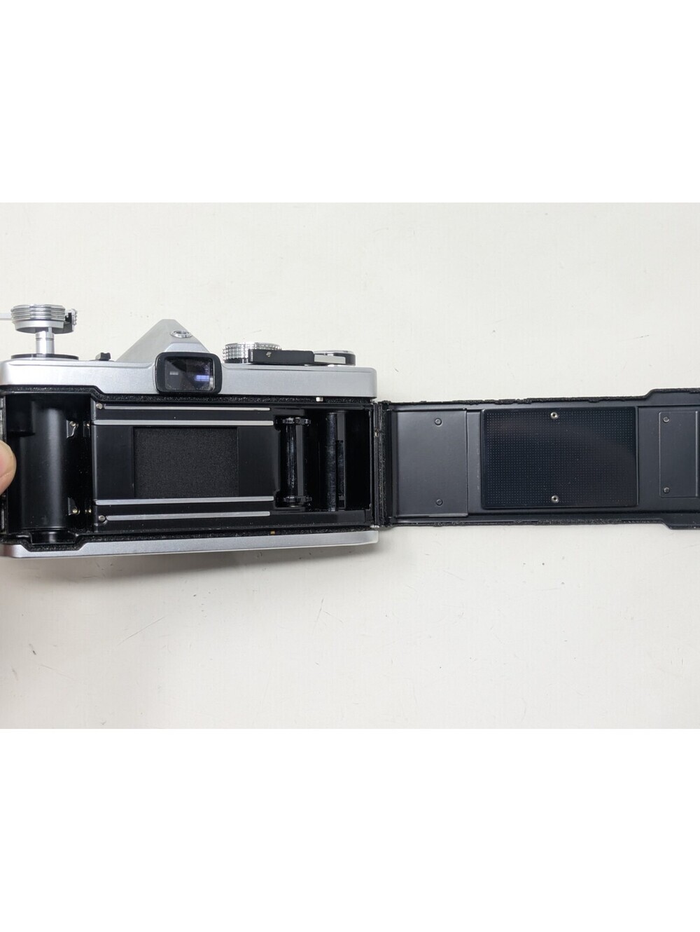 Olympus OM-1 35mm SLR Body – Silver – All-Mechanical – Meter Tested & Working - Picture 7 of 7